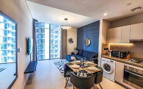 Stay Phenomenal 1 Bedroom Holiday Home Near Burj Khalifa